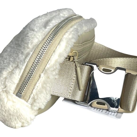 Lululemon Everywhere Belt Bag Fleece 1L NWT Natural Ivory Silver Hardware NEW - Picture 5 of 12